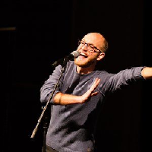 Alex Burkhard ist Poetry Slam-Meister 2017